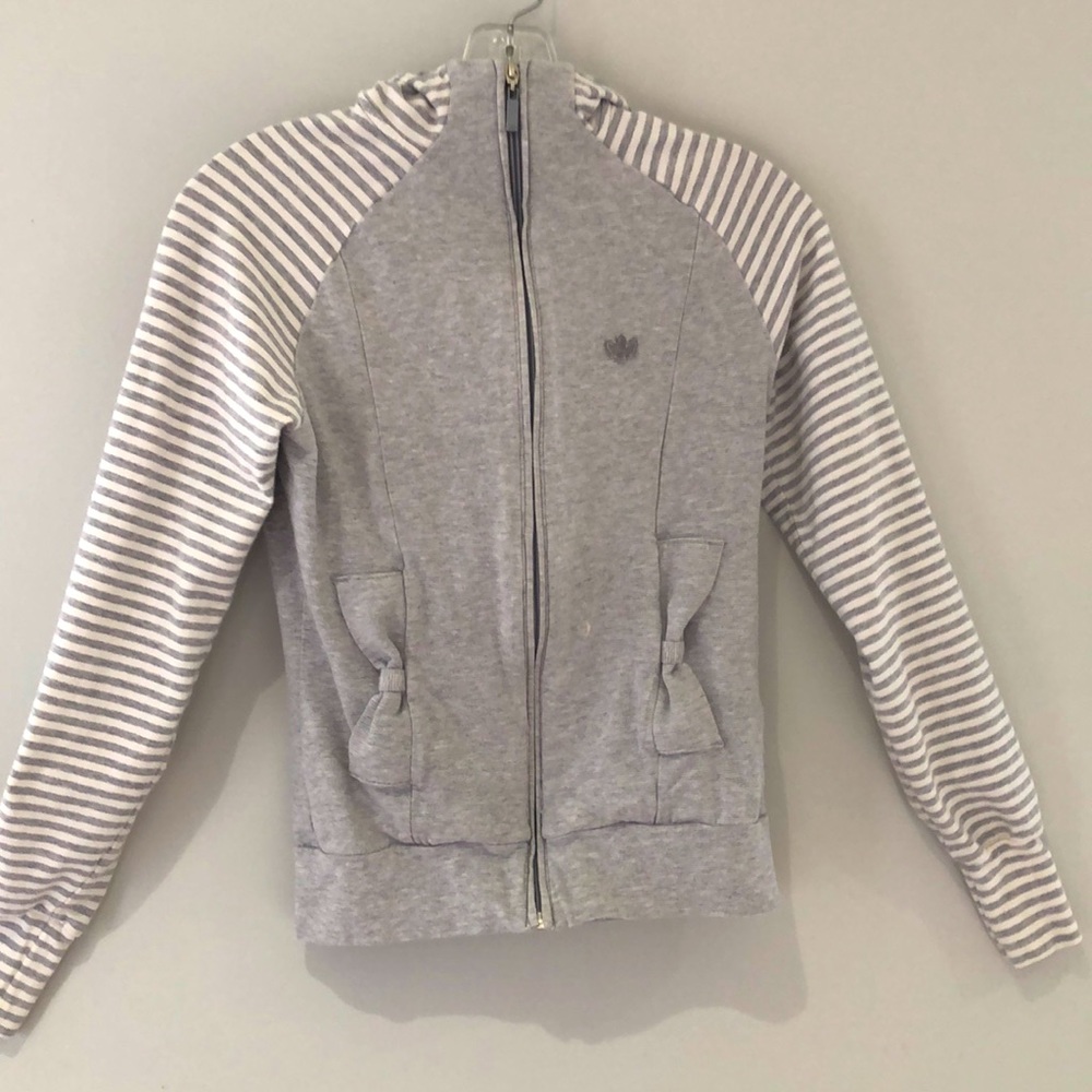 Adidas zipper hoodie size S. Can be women’s small or XS, or kid’s medium.